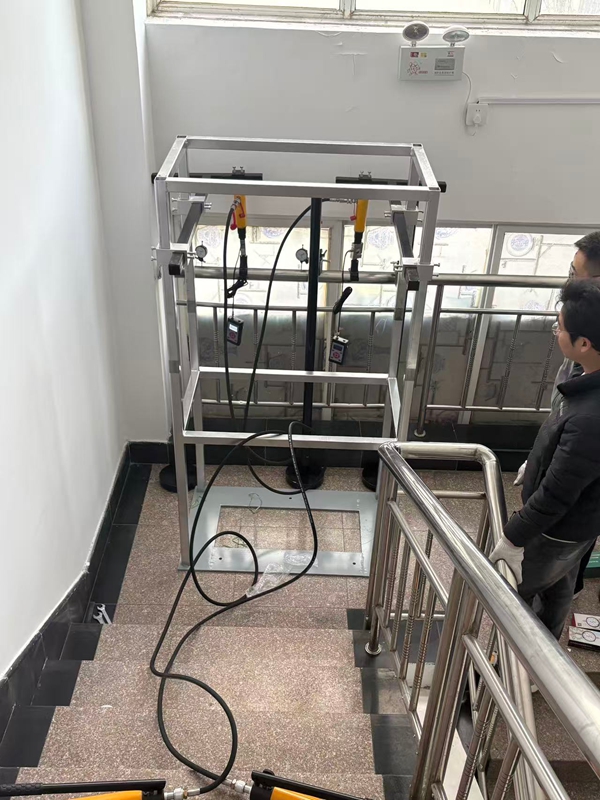 欄桿活荷載試驗